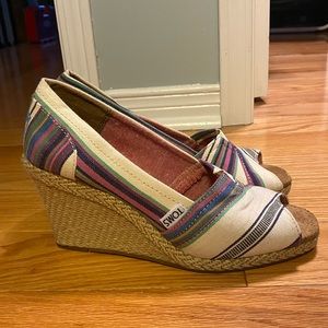 TOMS colourful wedge sandals super comfy! Size 7.5W
